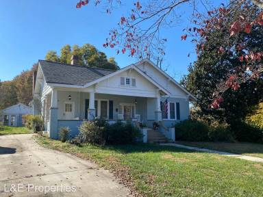 Main picture of 211 W Central Ave