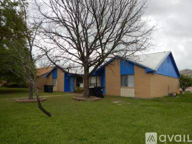 Main picture of 416 University Oaks Blvd