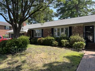 Main picture of 2401 Everglades Rd