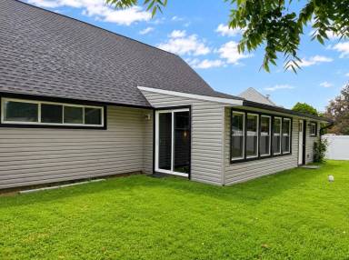 Main picture of 6 Roundwood Ln