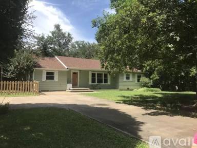 Main picture of 818 E Ash St