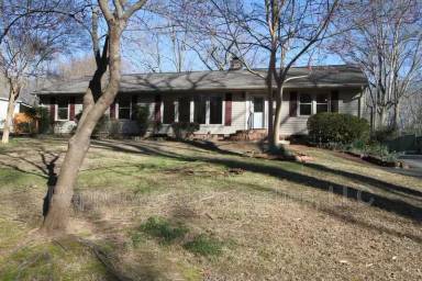 Main picture of 327 N Park Dr