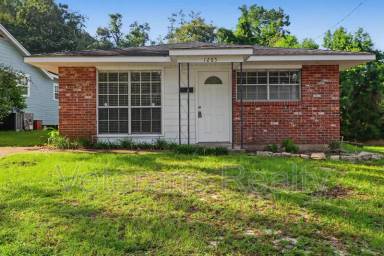 Main picture of 1285 Kensington Dr