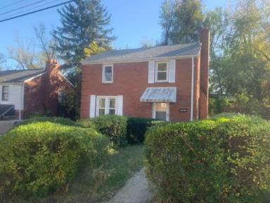 Main picture of 8616 Oakcrest Rd