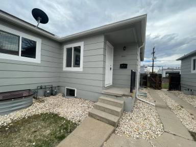 Main picture of 2421 S Marion St