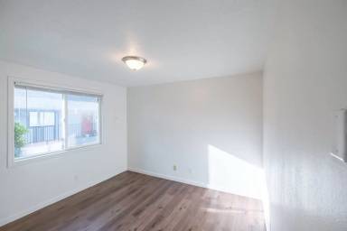 Main picture of 800 S 4th St