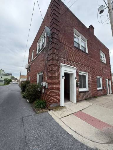Main picture of 8 S Pitt St
