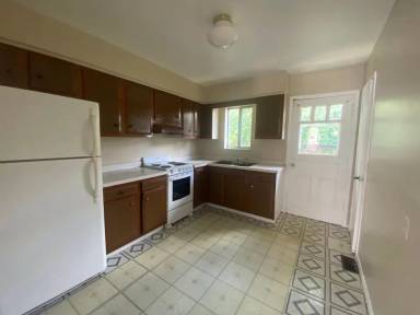 Main picture of 704 E Front St