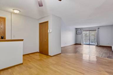 Main picture of 570 Whispering Ln