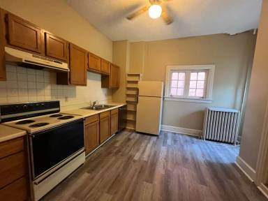 Main picture of 653 W Chestnut St