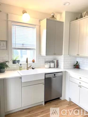 Main picture of 2201 Harriet Ave