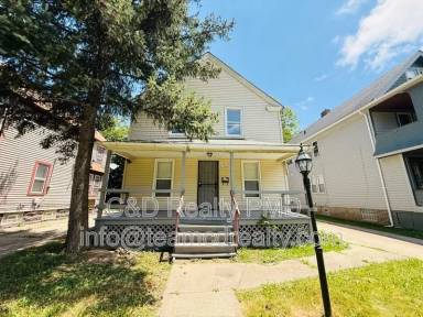 Main picture of 1209 E 167th St