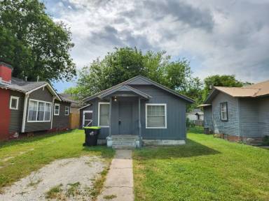 Main picture of 411 S Johnston St