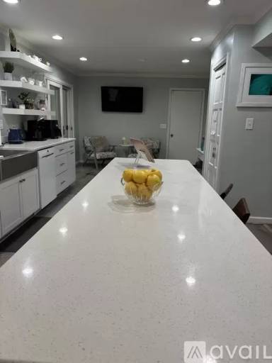 Main picture of 4 Canterbury Ln