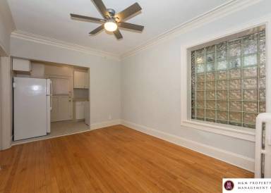 Main picture of 444 N Austin Blvd