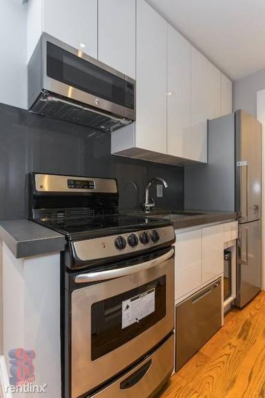 Main picture of 439 W 50th St