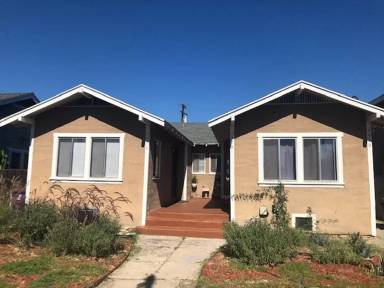 Main picture of 2470 Linden Ave