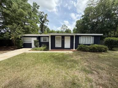 Main picture of 313 NW 34th Dr