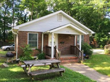 Main picture of 412 Whitaker St