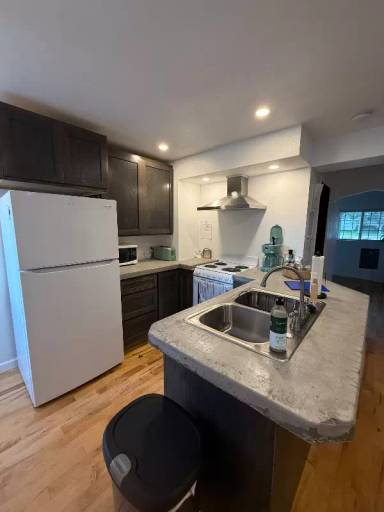 Main picture of 805 S Maple Ave