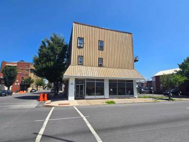 Main picture of 202 N Grove St