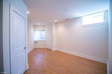 Main picture of 3842 Lancaster Ave