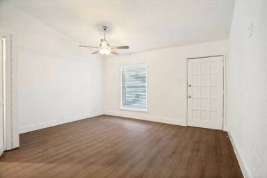 Main picture of 1412 E Park Blvd