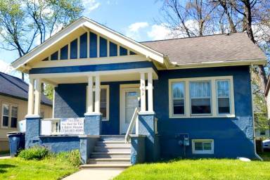Main picture of 903 Dewey Ave