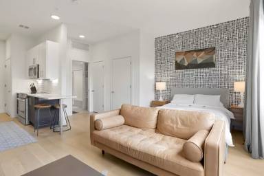 Main picture of 2550 Lawrence St