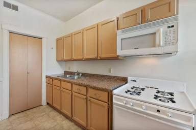 Main picture of 805 N 22nd St