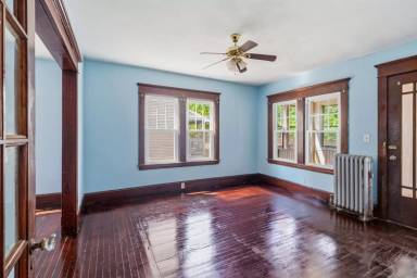 Main picture of 373 Oakland St