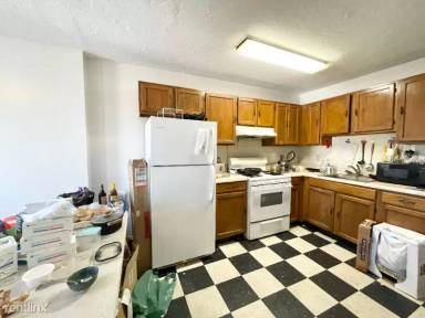 Main picture of 90 Hammond St