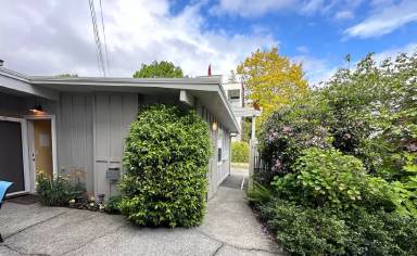 Main picture of 2118 11th Ave W