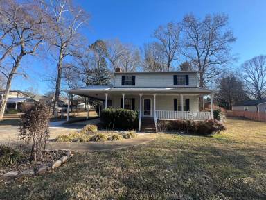 Main picture of 1117 Armstrong Ford Rd