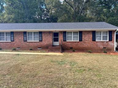 Main picture of 699 University Dr