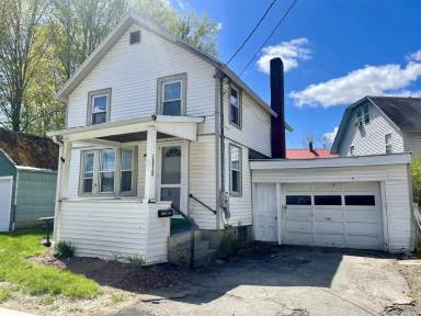 Main picture of 133 1/2 Clinton Ave