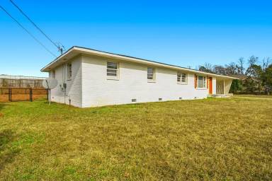 Main picture of 105 Maxwell Dr