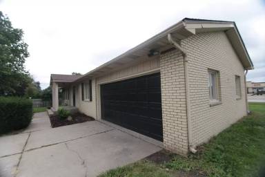 Main picture of 1359 W 53rd St