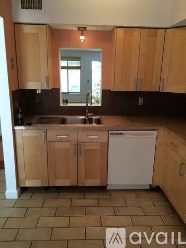 Main picture of 1 Talcott Forest Rd