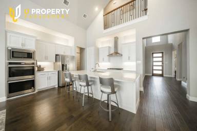 Main picture of 15634 Tea Tree Rd