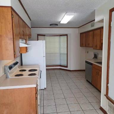 Main picture of 131 S Maple St
