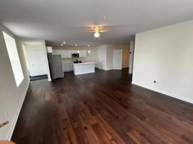 Main picture of 883 Broadway