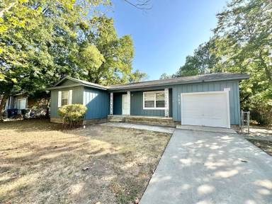 Main picture of 707 W Lincoln Ave