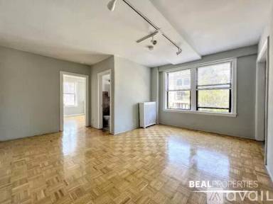 Main picture of 739 W Belmont Ave