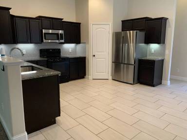 Main picture of 805 E 99th Ct