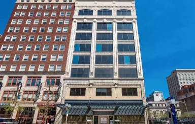 Main picture of 106 N High St