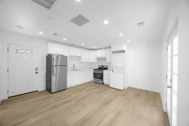 Main picture of 308 N Catalina Ave