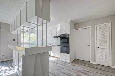 Main picture of 4870 Clover St