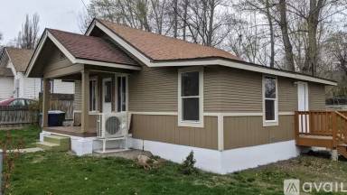 Main picture of 8 Beuzer St