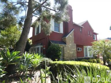 Main picture of 1240 N Orange Grove Ave